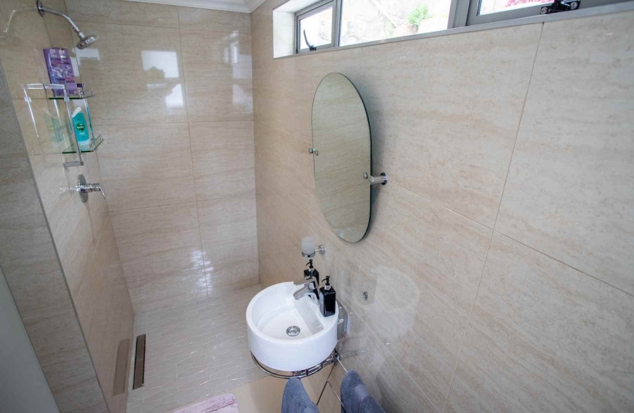 To Let 1 Bedroom Property for Rent in Camps Bay Western Cape